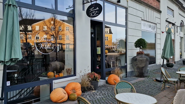 Opinii despre Torvets Café og Vinbar în Hillerød - Gastronomi og hotelvirksomhed