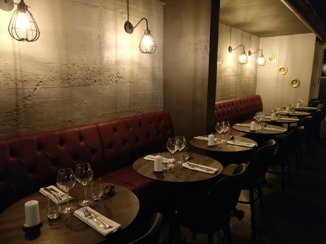 DineHut Indisk Restaurant