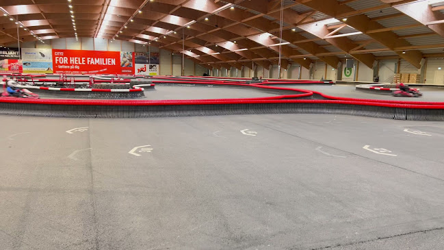 Sallie's Race Lounge - Gastronomi og hotelvirksomhed