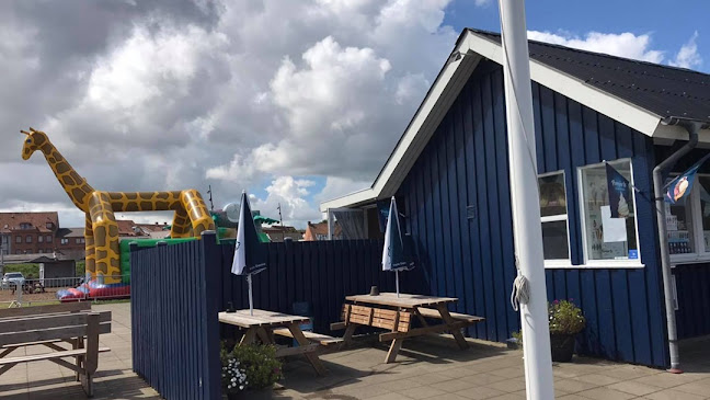 Opinii despre Limfjordens Pølsevogn Struer în Struer - Gastronomi og hotelvirksomhed