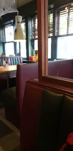 Opinii despre Sallie’s Restaurant & Snack Bar în Albertslund - Gastronomi og hotelvirksomhed