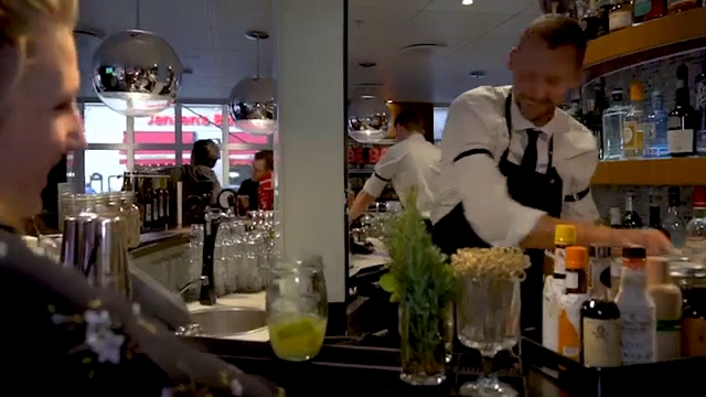 Opinii despre CUBE Heineken Bar în København - Gastronomi og hotelvirksomhed