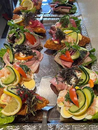 Comentarii opinii despre Julins Café