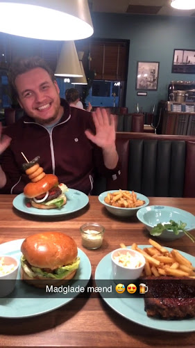 Opinii despre Sallie’s Restaurant & Snack Bar în Albertslund - Gastronomi og hotelvirksomhed