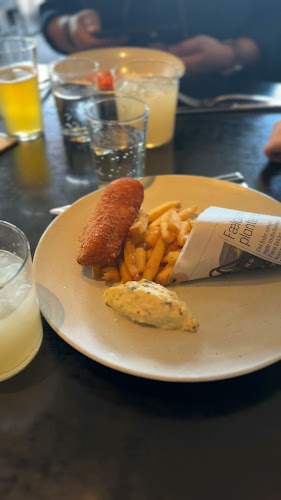 Opinii despre Kødbyens Fiskebar în København - Gastronomi og hotelvirksomhed