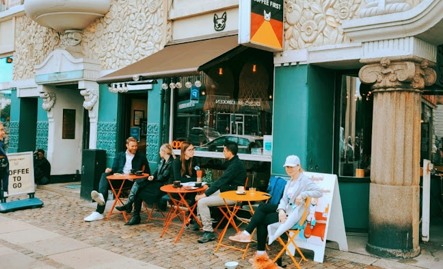 Comentarii opinii despre Coffee First