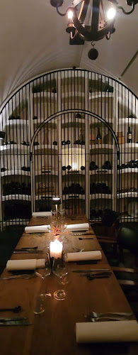 Opinii despre Restaurant Arthur/ Brygger Bauers Grotter în Viborg - Gastronomi og hotelvirksomhed
