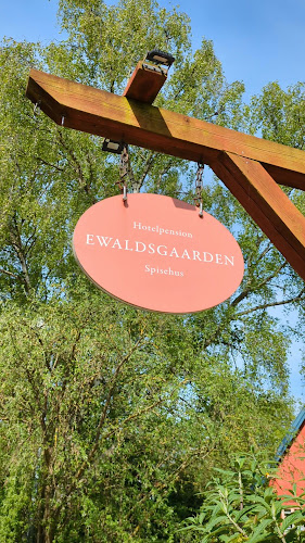 Opinii despre Ewaldsgaarden în Hornbæk - Gastronomi og hotelvirksomhed