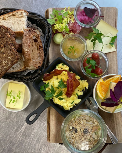 Opinii despre Cafe Lindholm - restaurant, selskaber, takeaway, catering, møder & konference în Nørresundby - Gastronomi og hotelvirksomhed