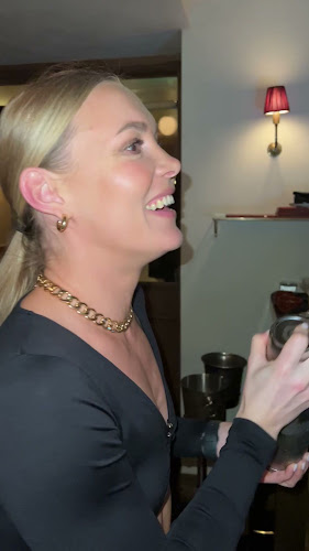 Opinii despre Tata Cocktail Bar în København - Gastronomi og hotelvirksomhed