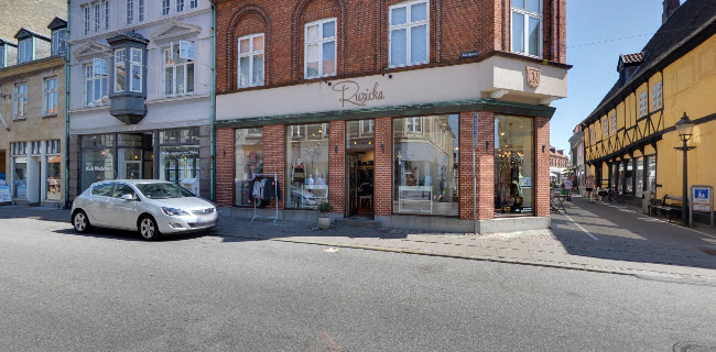 Comentarii opinii despre Thea