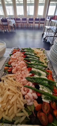 Opinii despre Aakirkeby-Hallerne S/I în Aakirkeby - Gastronomi og hotelvirksomhed