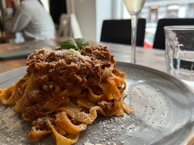 Gnam Gnam Pasta & Sweets - Gastronomi og hotelvirksomhed