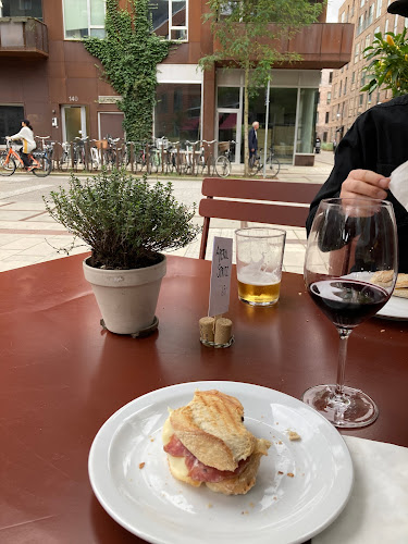 Centralen - Husted Vin - Gastronomi og hotelvirksomhed