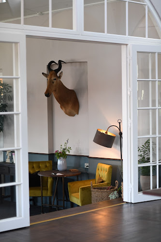 The Falcon Hotel & Restaurant - Gastronomi og hotelvirksomhed