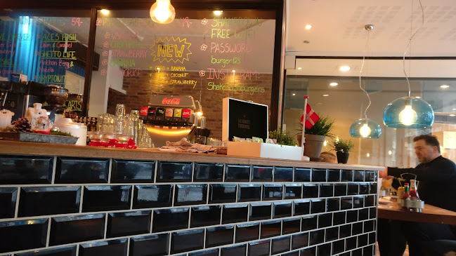 Opinii despre Shakedown Burgers & Shakes în Frederiksberg - Gastronomi og hotelvirksomhed