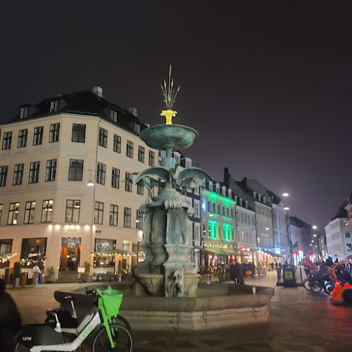 Opinii despre Cafe EUROPA 1989 în København - Gastronomi og hotelvirksomhed