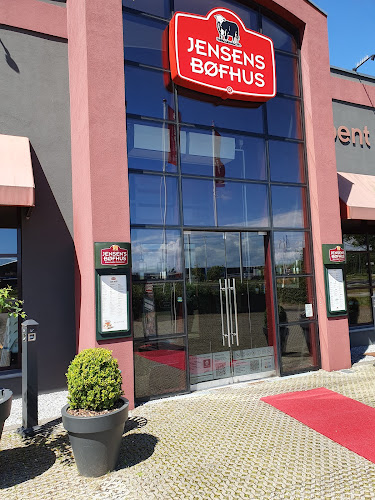 Jensens Bøfhus - Gastronomi og hotelvirksomhed