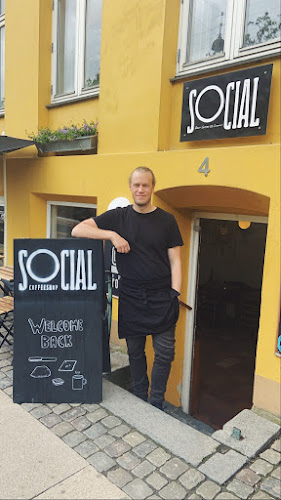 Comentarii opinii despre Social