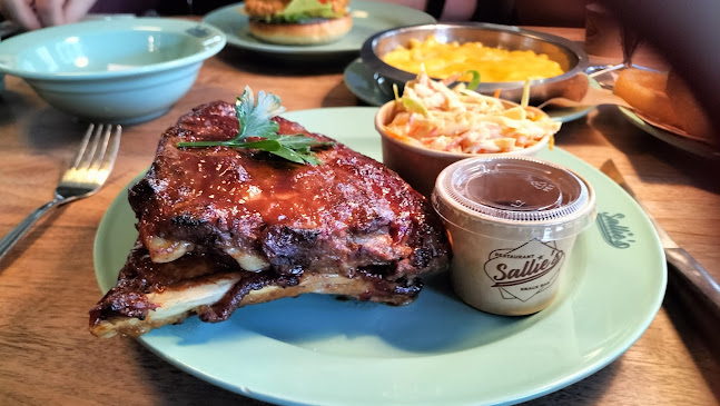 Comentarii opinii despre Sallie’s Restaurant & Snack Bar