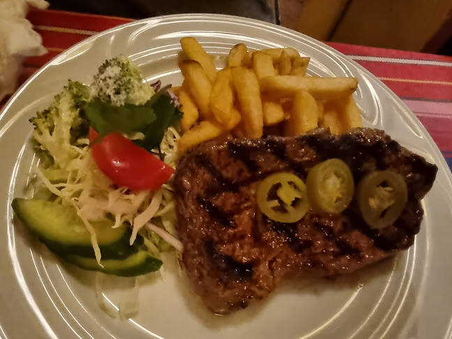 El Castillos - Gastronomi og hotelvirksomhed