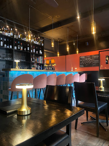 not your USUAL wine bar - Gastronomi og hotelvirksomhed