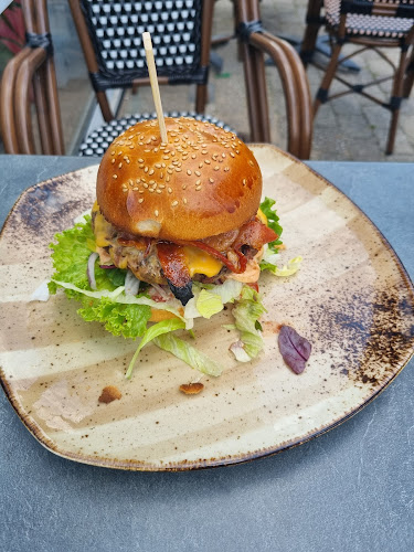 Lisestuen Cafe & Burgerbar - Gastronomi og hotelvirksomhed