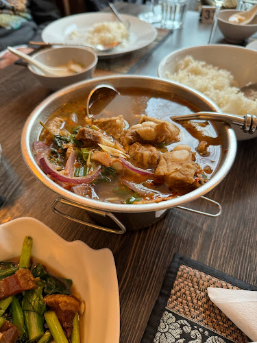 Ban Gaw - Gastronomi og hotelvirksomhed