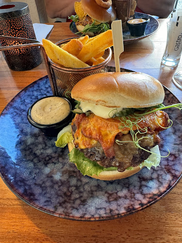 Fox and Hounds - Gastronomi og hotelvirksomhed