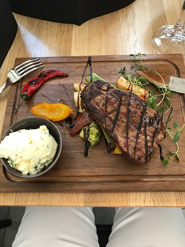 Opinii despre Lynæs Fisk & Steakhouse în Hundested - Gastronomi og hotelvirksomhed