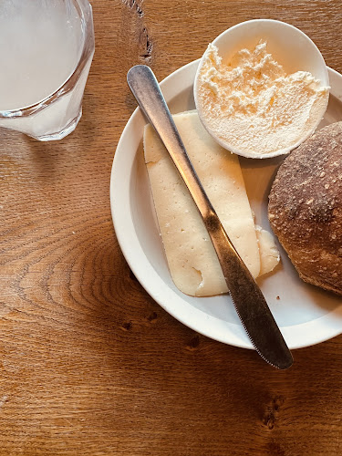 Opinii despre Yellow Bird Coffee în København - Gastronomi og hotelvirksomhed