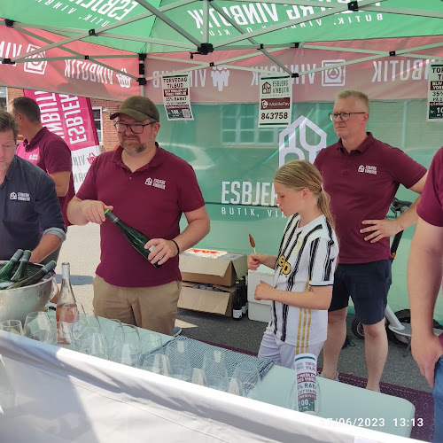 Opinii despre Esbjerg Vinbutik în Esbjerg - Gastronomi og hotelvirksomhed