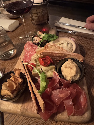 Opinii despre Brygger Bauers Grotter în Viborg - Gastronomi og hotelvirksomhed