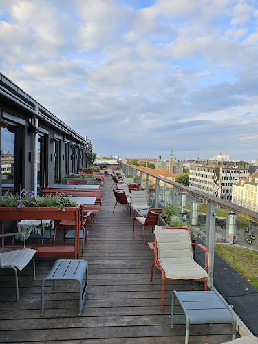Level Six Rooftop Bar & Terrace - Gastronomi og hotelvirksomhed