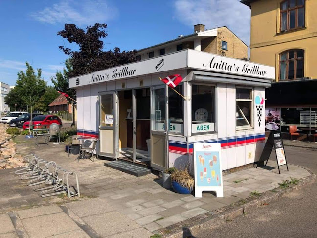 Anitta’s Grillbar
