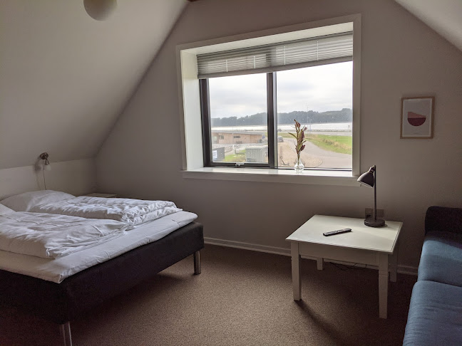 Opinii despre Øst Vildsund Færgekro în Erslev - Gastronomi og hotelvirksomhed