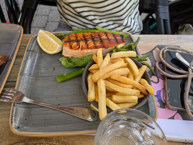 Rib House - Gastronomi og hotelvirksomhed