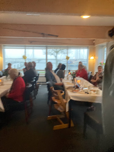 Opinii despre Restaurant Egå Marina în Egå - Gastronomi og hotelvirksomhed