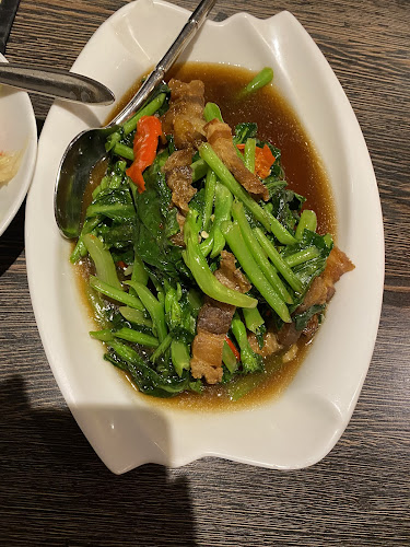 Ban Gaw - Gastronomi og hotelvirksomhed