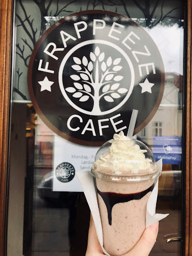 Comentarii opinii despre Frappeeze Café