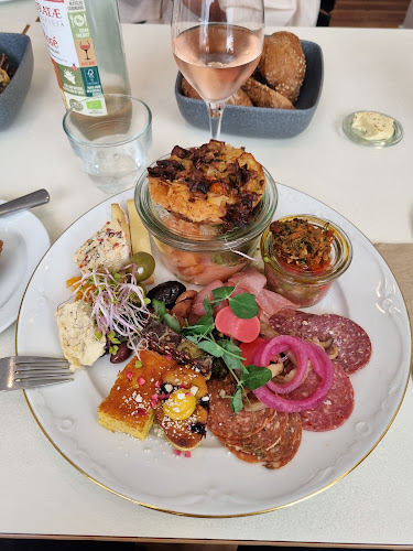 Café Utopia - Gastronomi og hotelvirksomhed