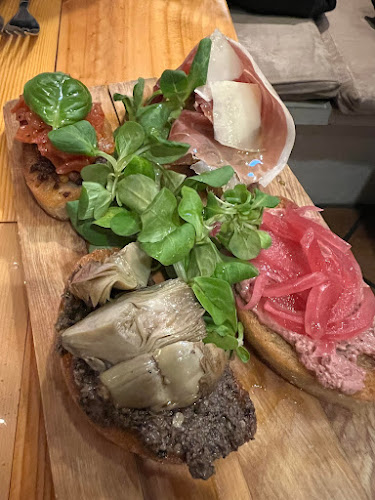 Tappo Restaurant, Winebar & shop - Gastronomi og hotelvirksomhed