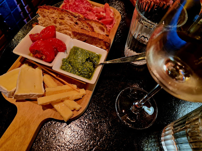 Comentarii opinii despre not your USUAL wine bar