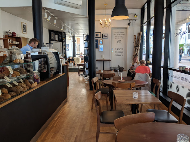 Opinii despre UNOkaffebar în Hjørring - Gastronomi og hotelvirksomhed