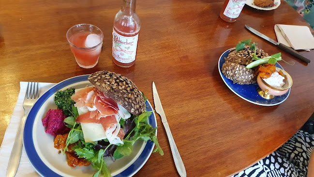 Comentarii opinii despre UNOkaffebar