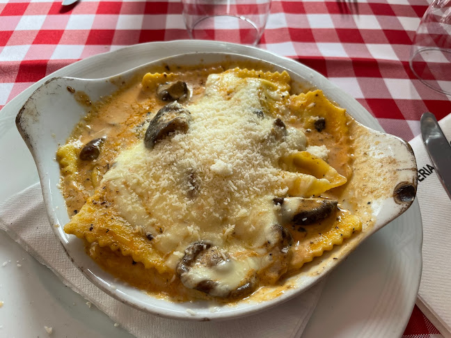 La Perla - Gastronomi og hotelvirksomhed