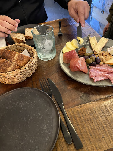 Holms Vinotek - Gastronomi og hotelvirksomhed