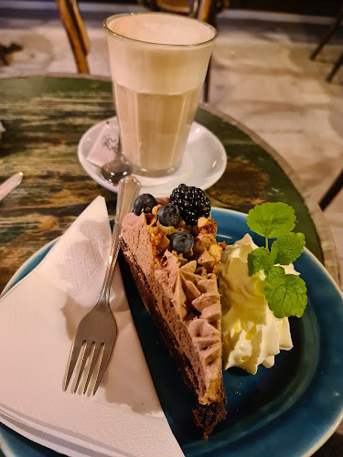 Cafe Flora - Gastronomi og hotelvirksomhed