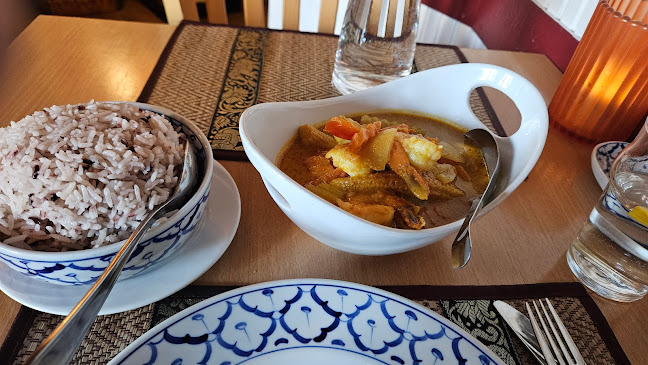 Porn Sak - Gastronomi og hotelvirksomhed