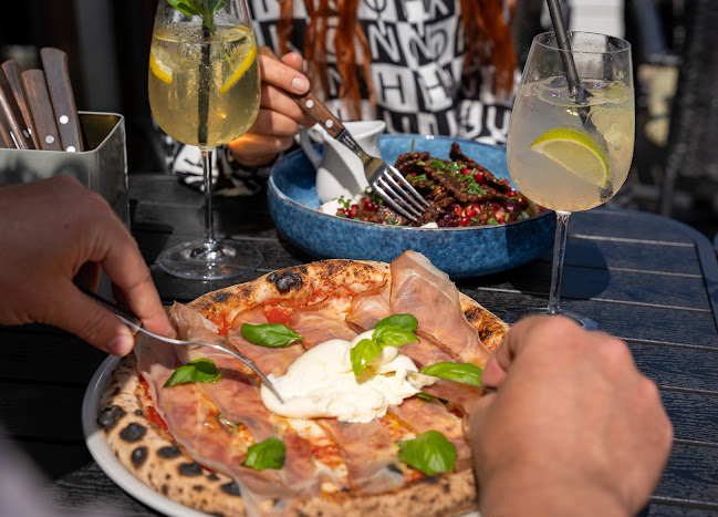 Juicy & Pizza - Gastronomi og hotelvirksomhed